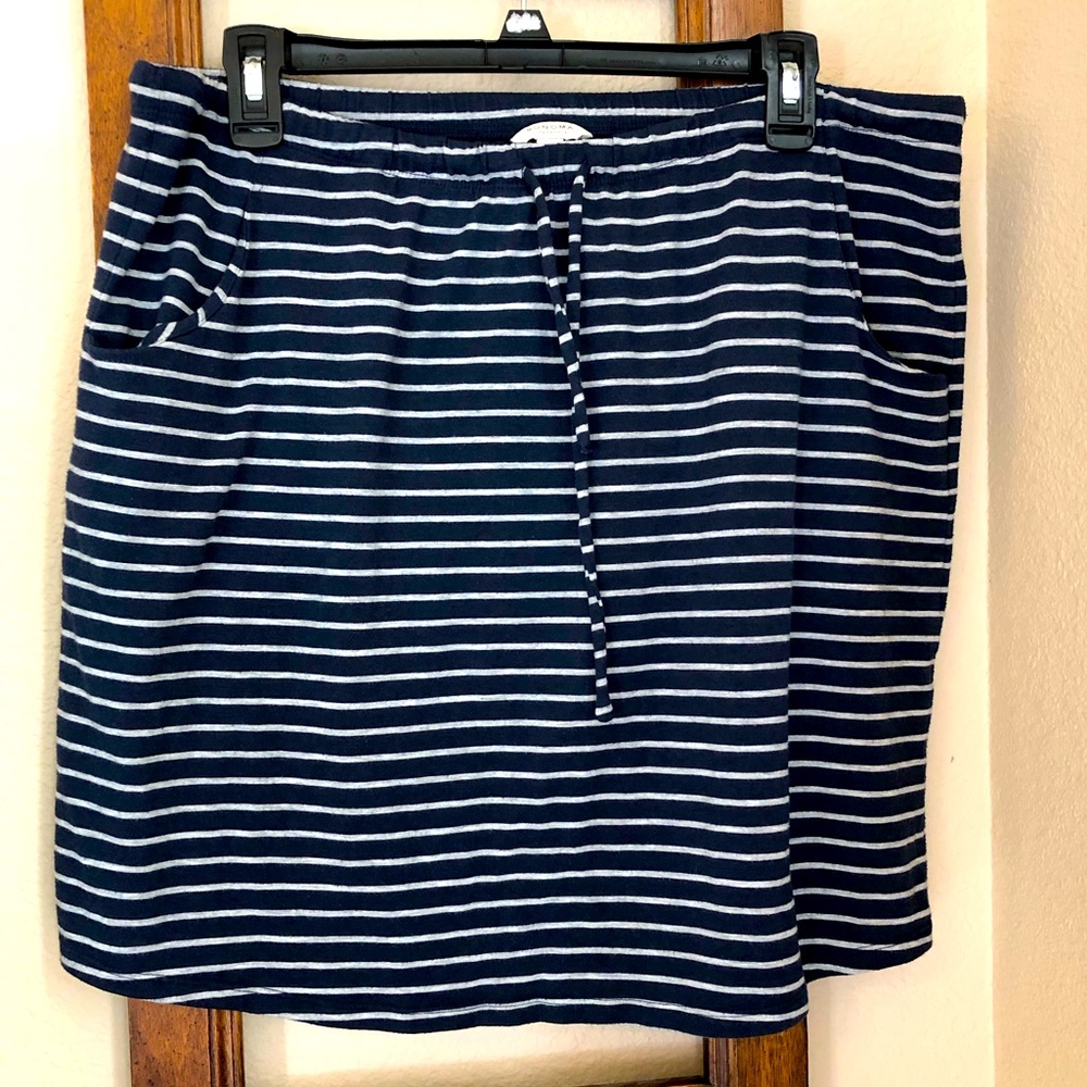 Navy blue & gray striped casual skirt!